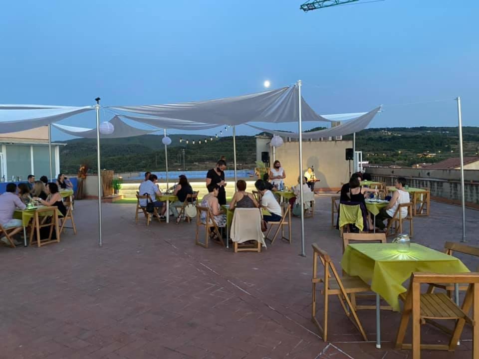 Hotel Fonda Neus Sant Sadurní dʼAnoia Exterior foto