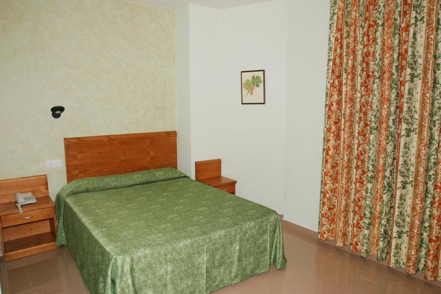 Hotel Fonda Neus Sant Sadurní dʼAnoia Exterior foto