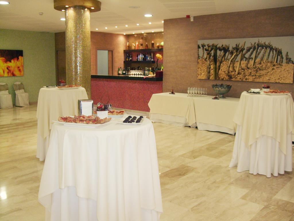 Hotel Fonda Neus Sant Sadurní dʼAnoia Exterior foto